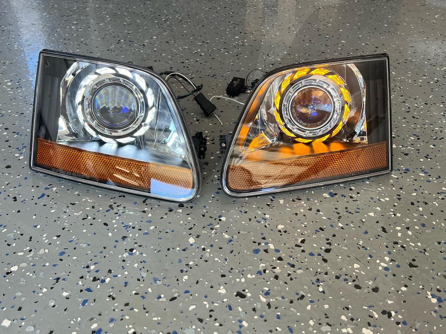 97-03 Ford F150/Expedition retrofit - Lightning Style HID/LED Projector