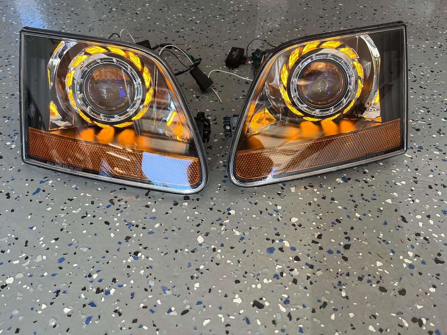 97-03 Ford F150/Expedition retrofit - Lightning Style HID/LED Projector