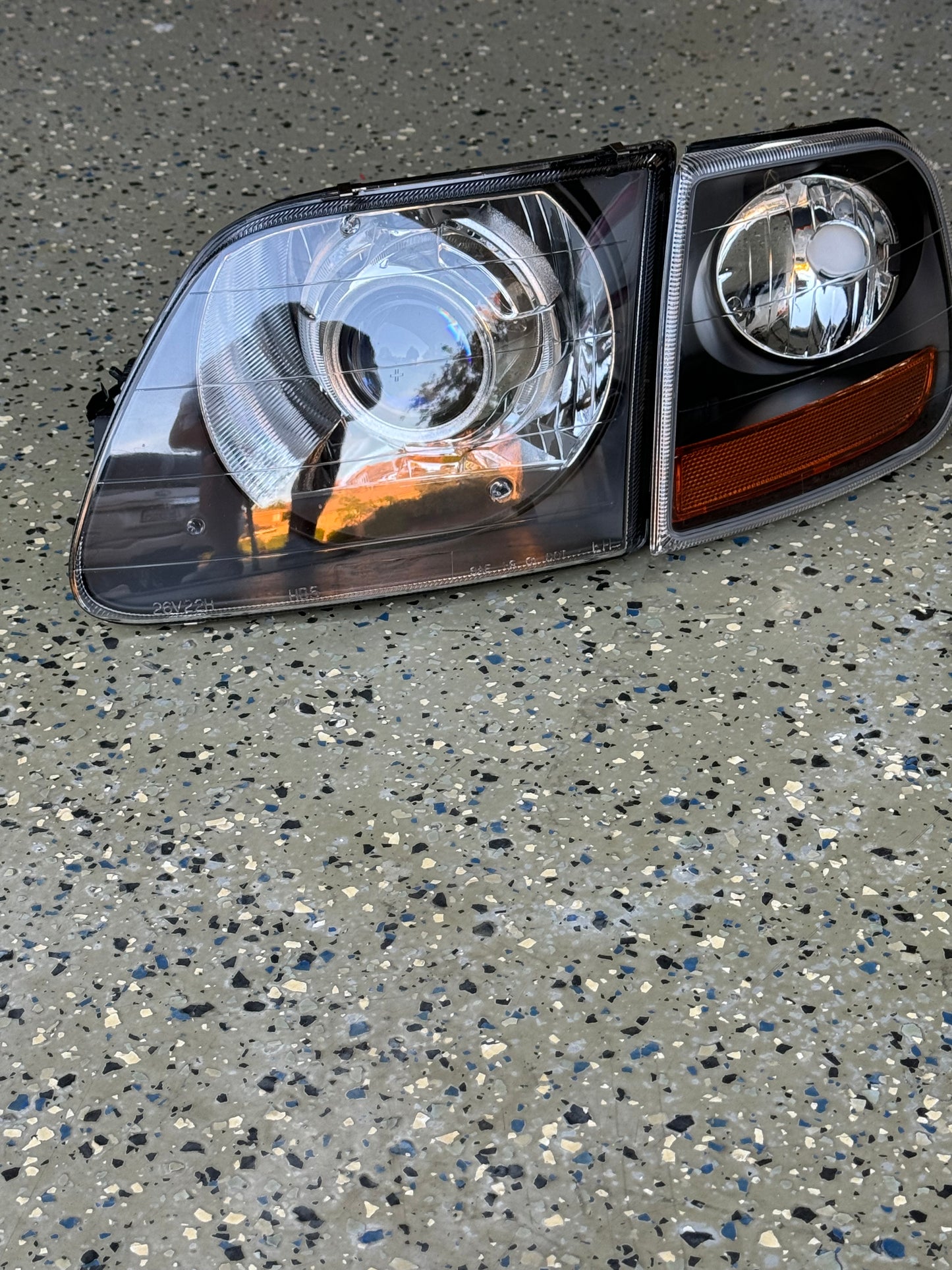 97-03 Ford F150/Expedition retrofit - HID Projector