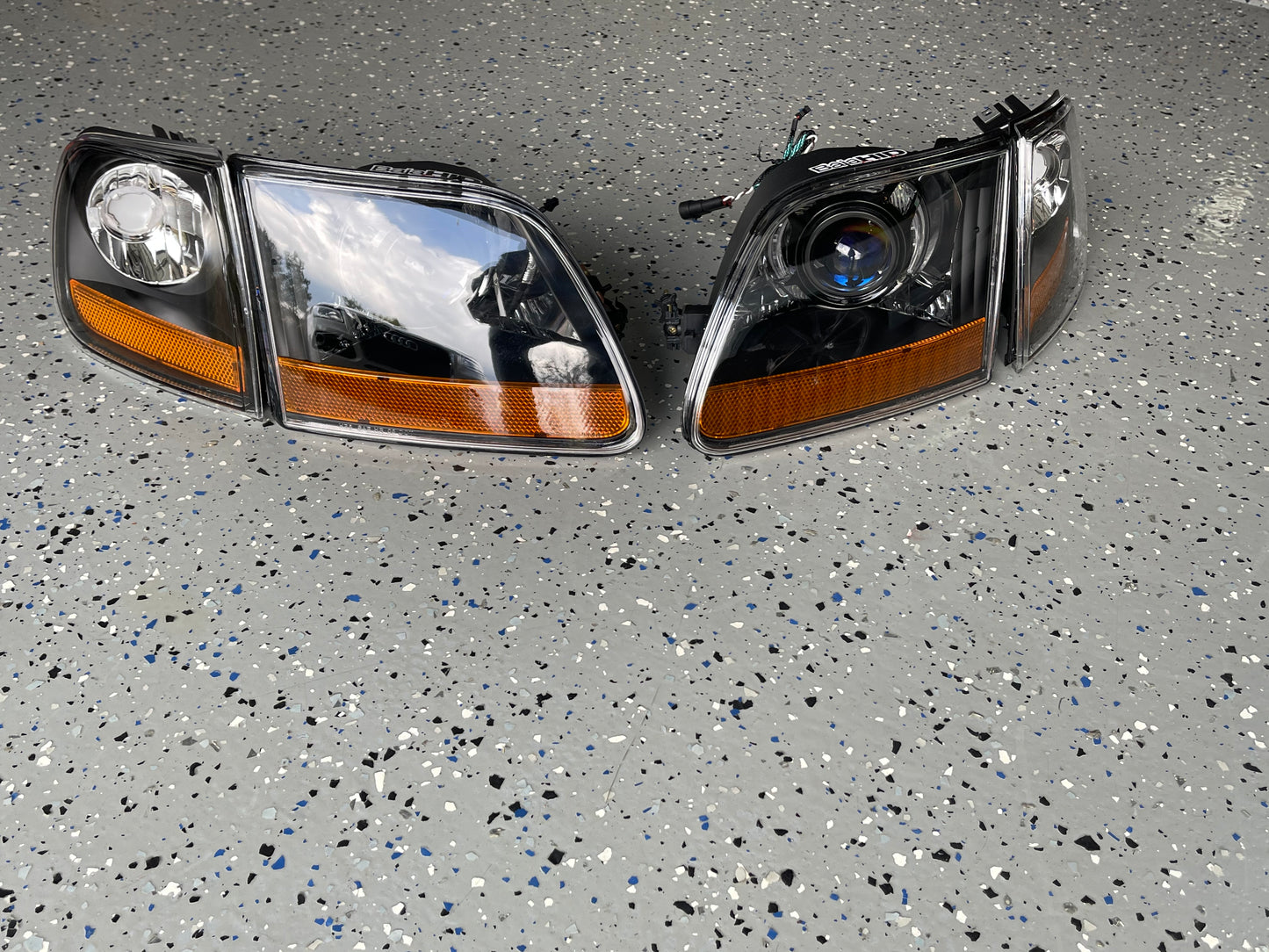 97-03 Ford F150/Expedition retrofit - Lightning Style HID/LED Projector