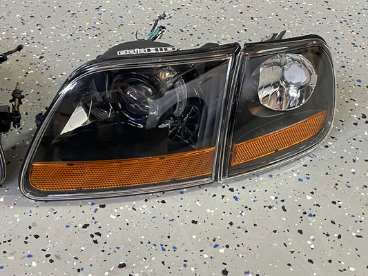 97-03 Ford F150/Expedition retrofit - Lightning Style HID/LED Projector