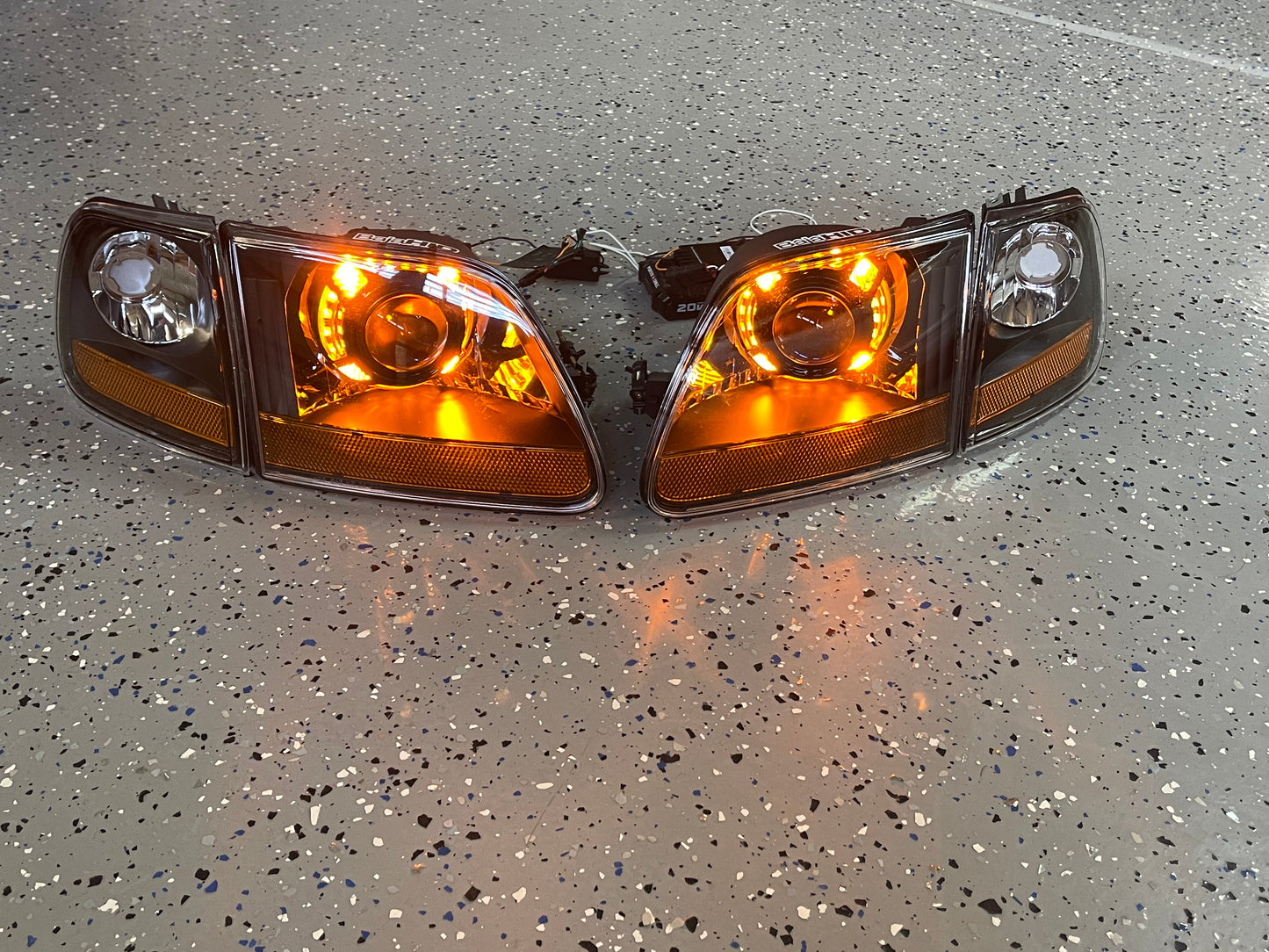 97-03 Ford F150/Expedition retrofit - Lightning Style HID/LED Projector