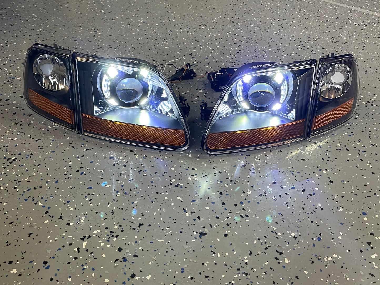 97-03 Ford F150/Expedition retrofit - Lightning Style HID/LED Projector