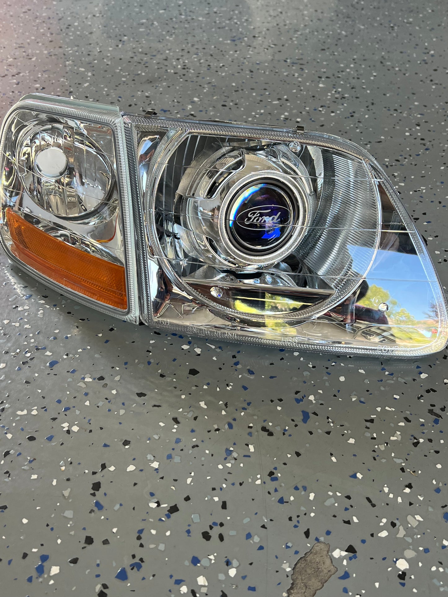 97-03 Ford F150/Expedition retrofit - HID Projector